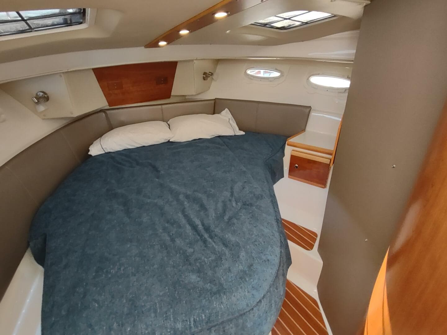 2020 Cutwater C-32 Coupe — photo 31