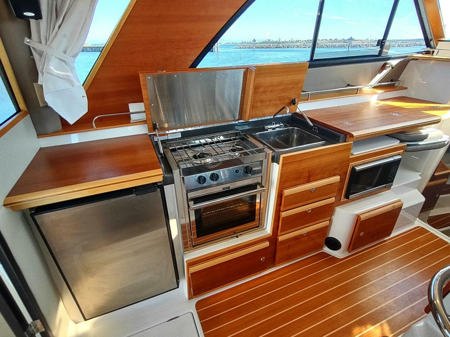 2020 Cutwater C-32 Coupe — photo 21