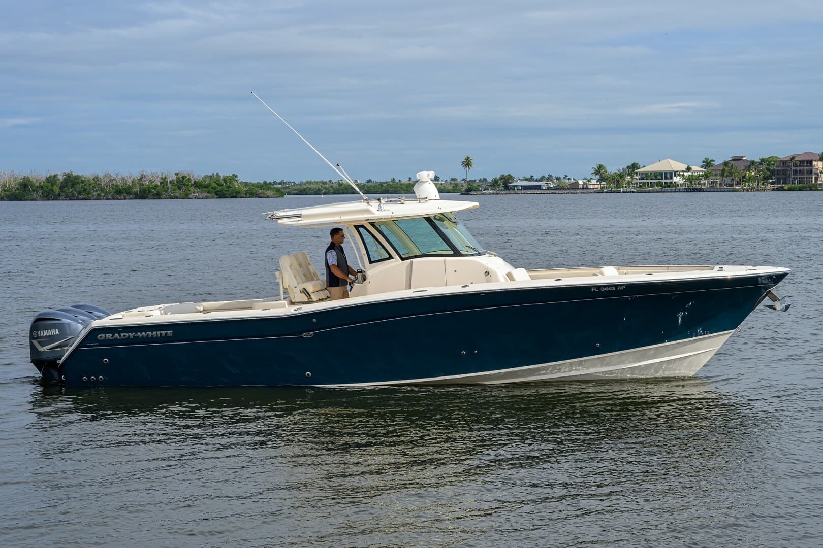 2018 Grady-White Canyon 376 — photo 1