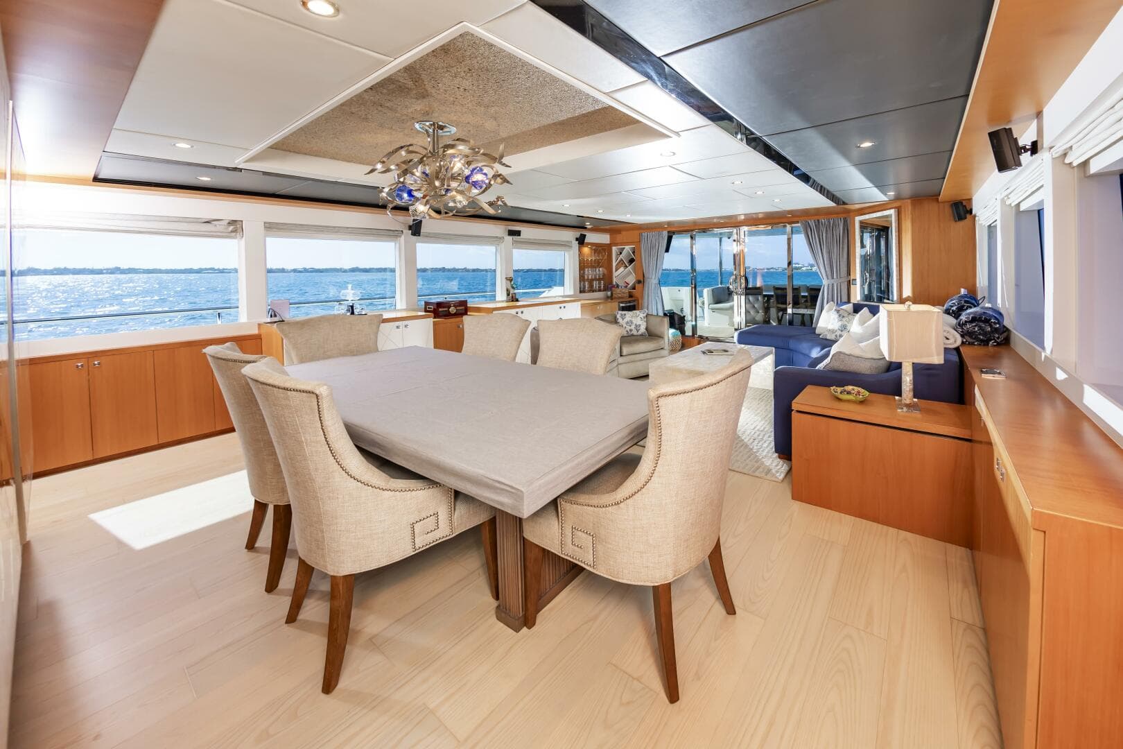 2017 Johnson 93 Flybridge — photo 32