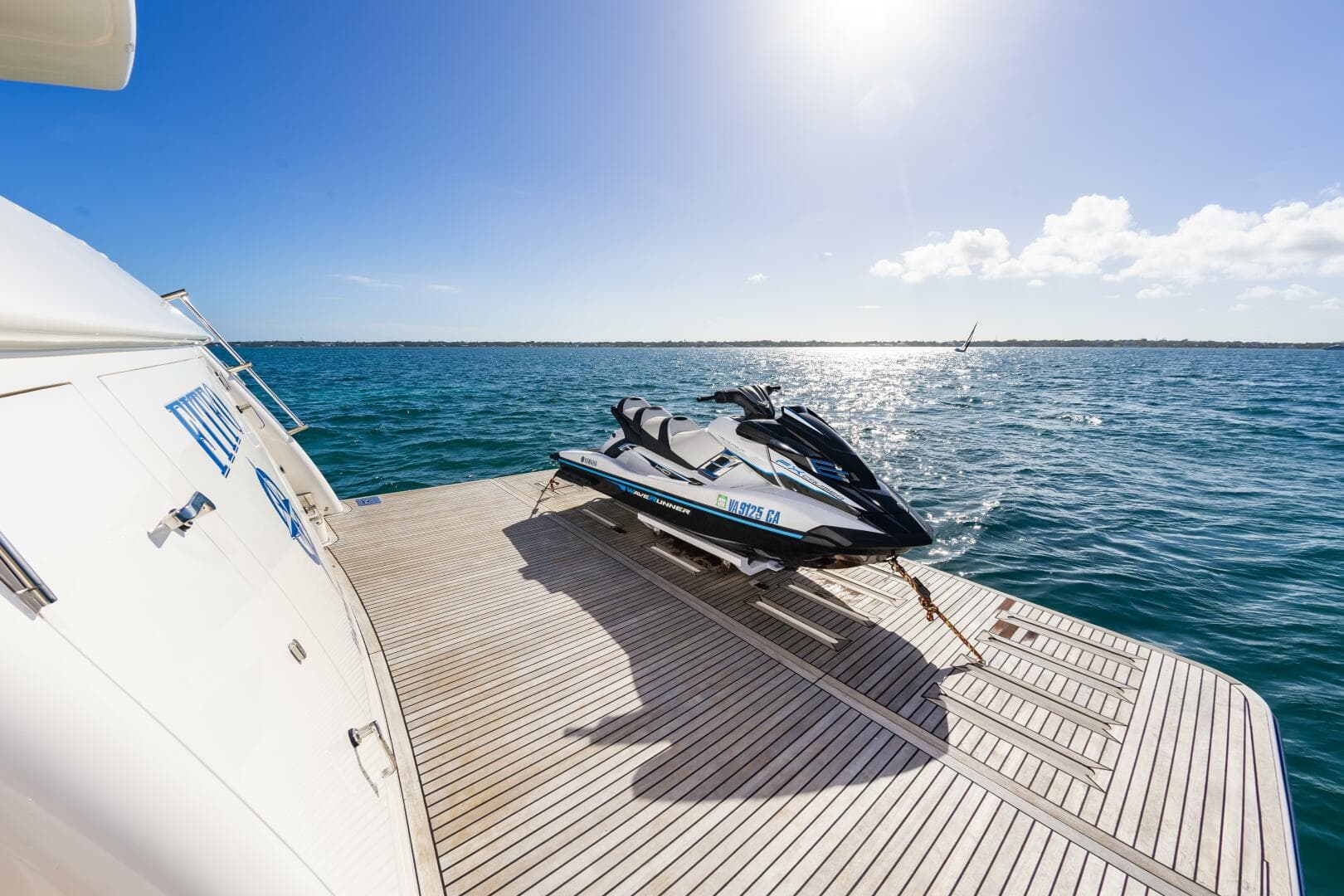 2017 Johnson 93 Flybridge — photo 27