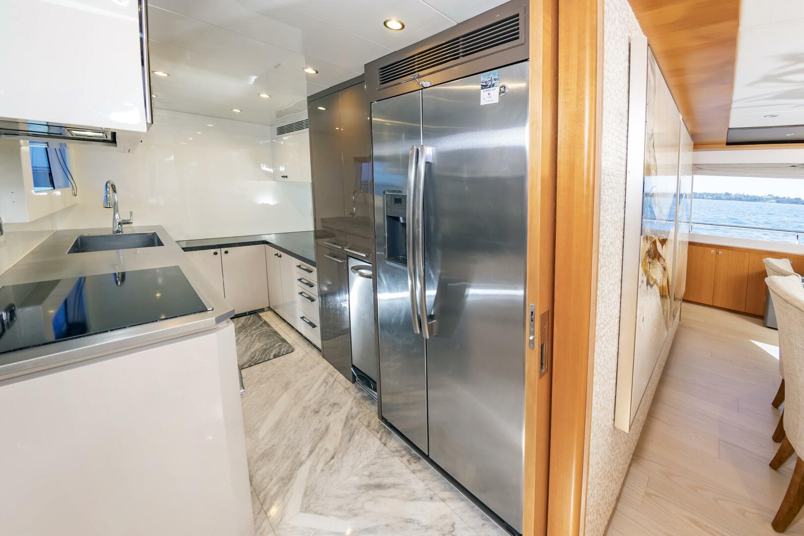 2017 Johnson 93 Flybridge — photo 36