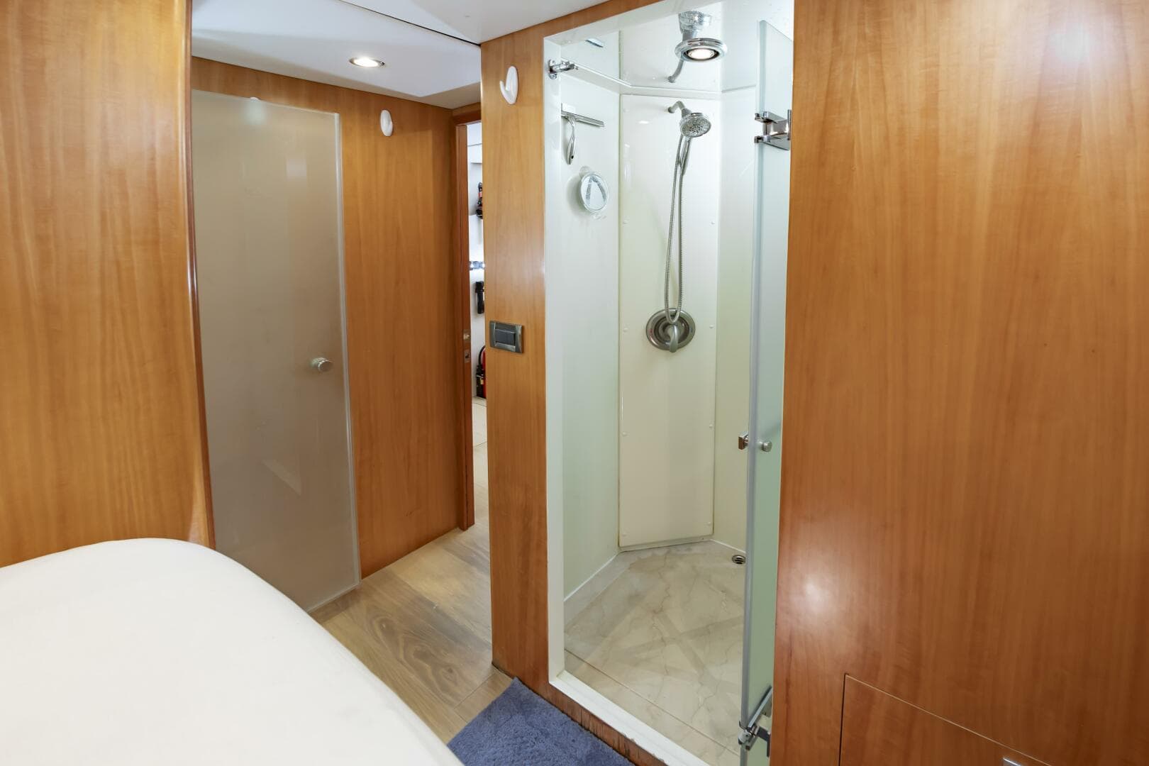 2017 Johnson 93 Flybridge — photo 104