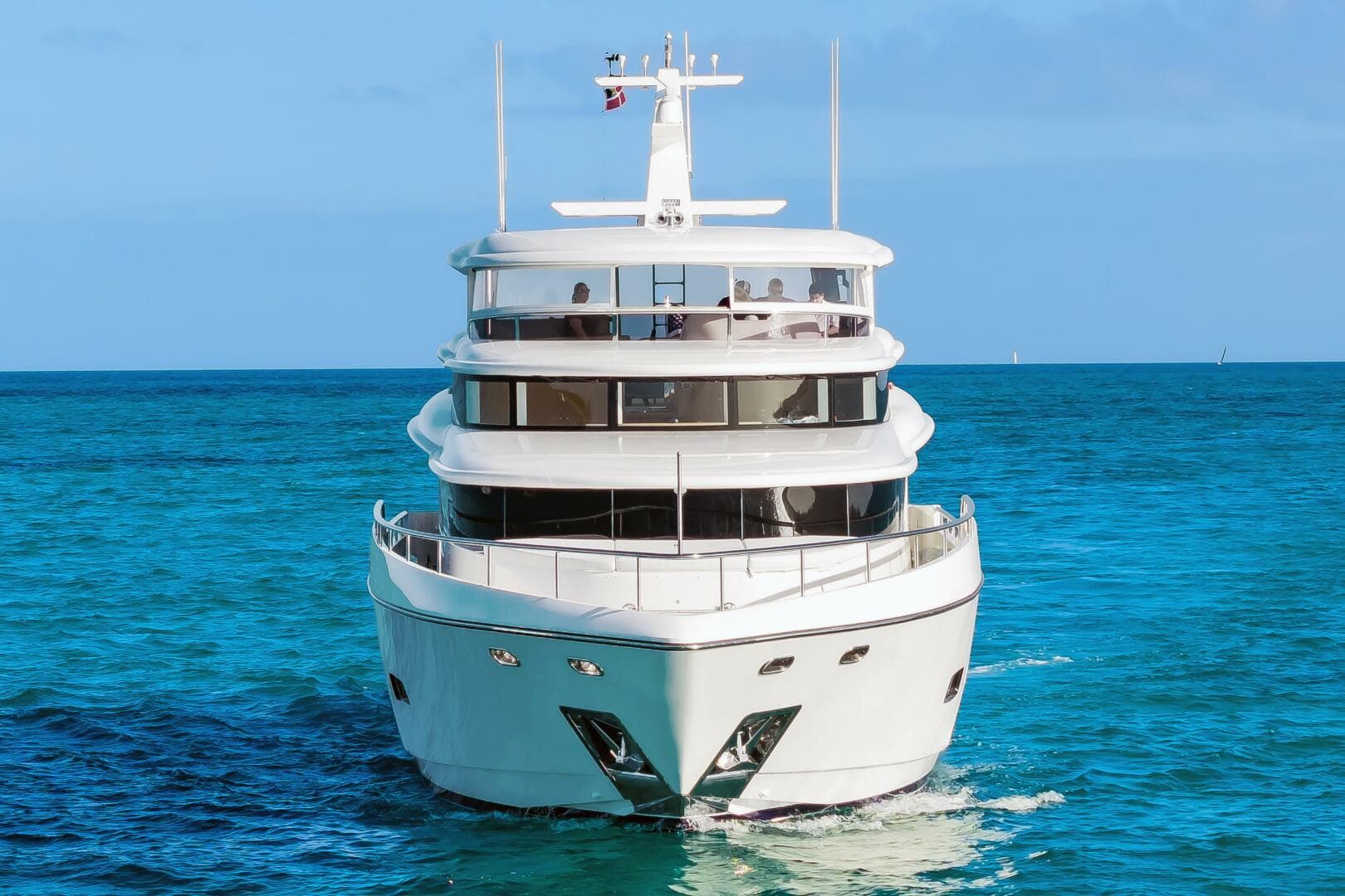 2017 Johnson 93 Flybridge — photo 3