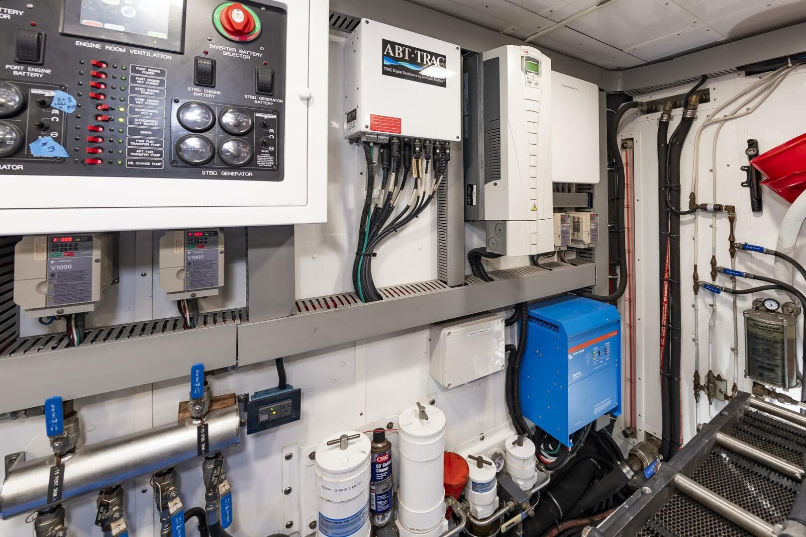 2017 Johnson 93 Flybridge — photo 118