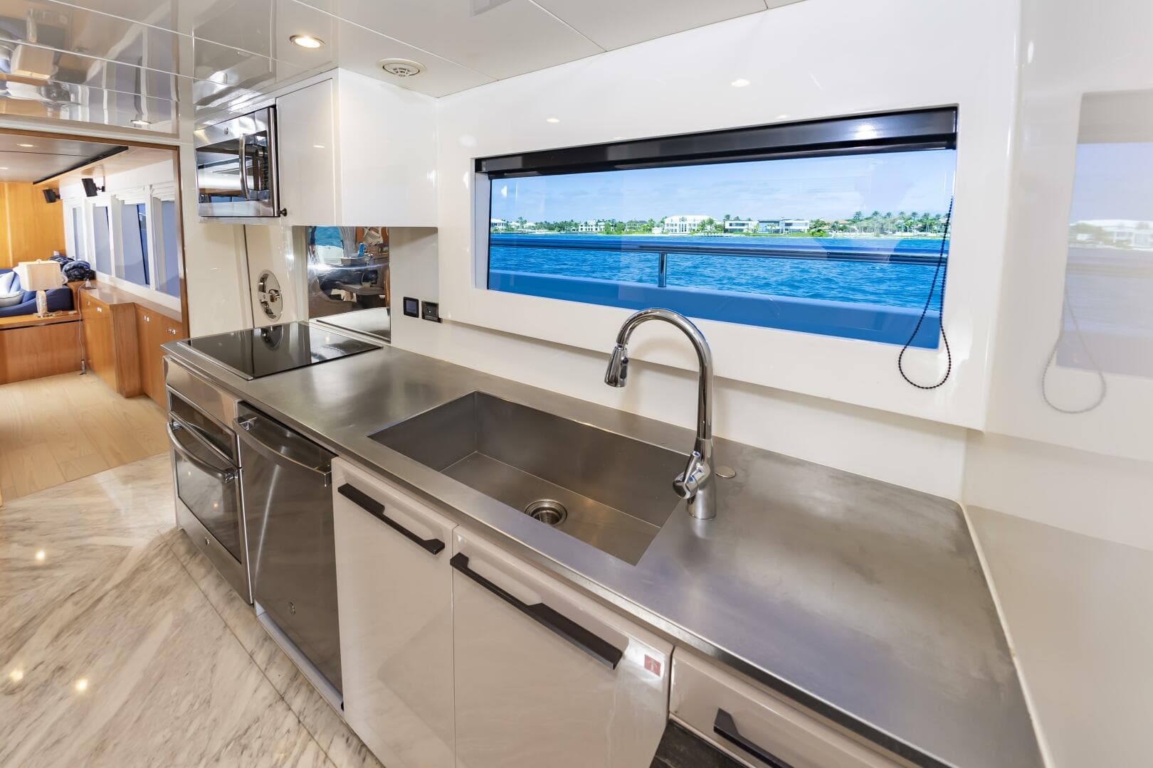 2017 Johnson 93 Flybridge — photo 38