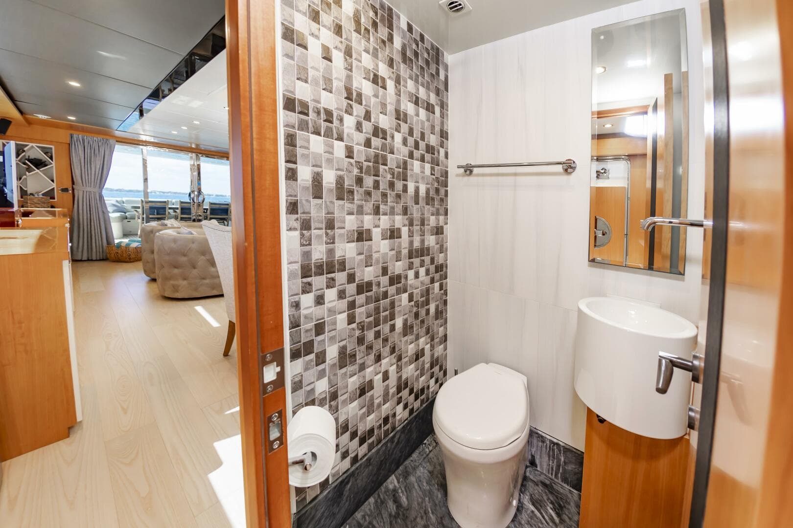 2017 Johnson 93 Flybridge — photo 40