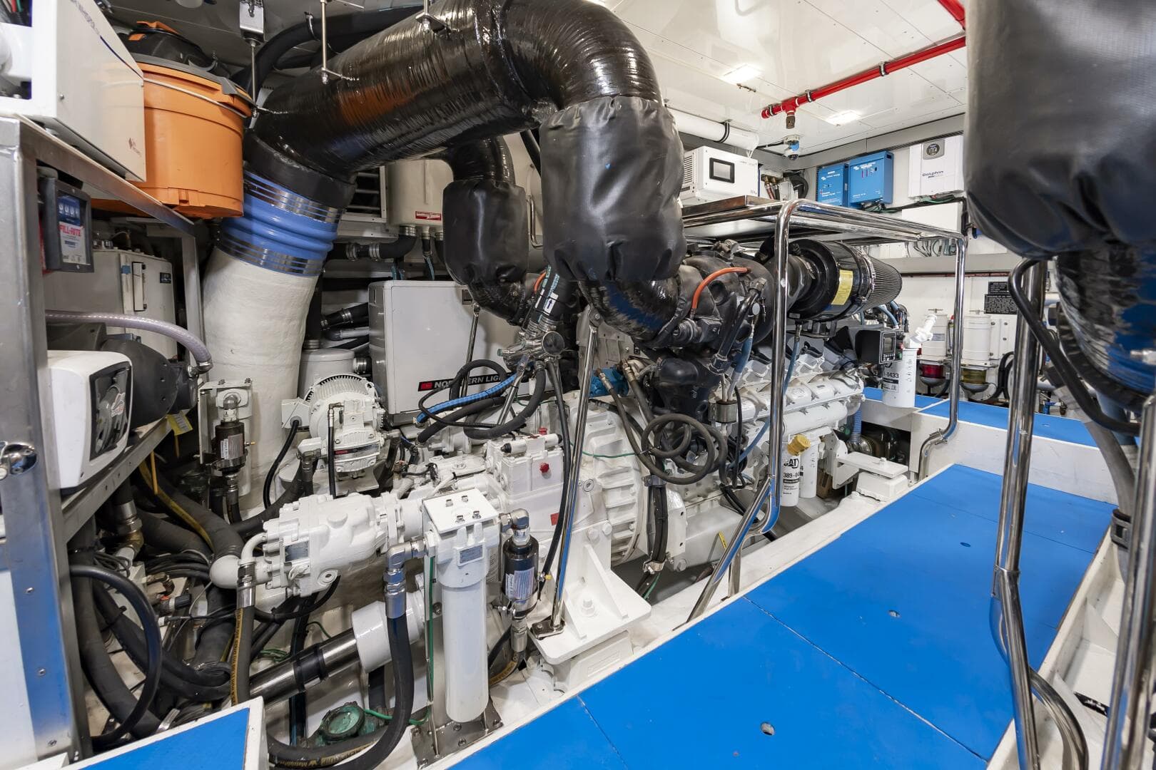 2017 Johnson 93 Flybridge — photo 111