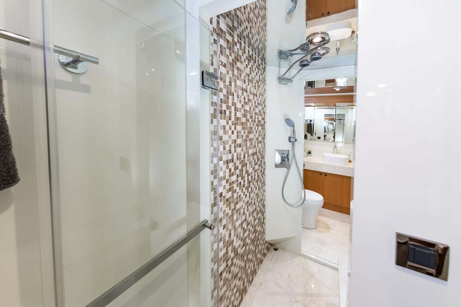 2017 Johnson 93 Flybridge — photo 72