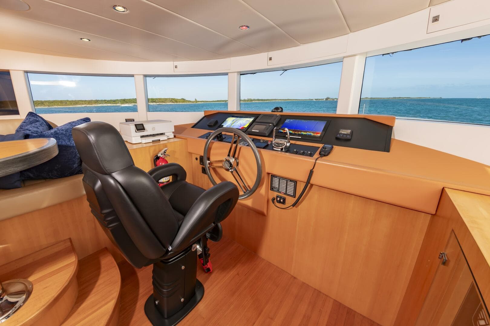 2017 Johnson 93 Flybridge — photo 42