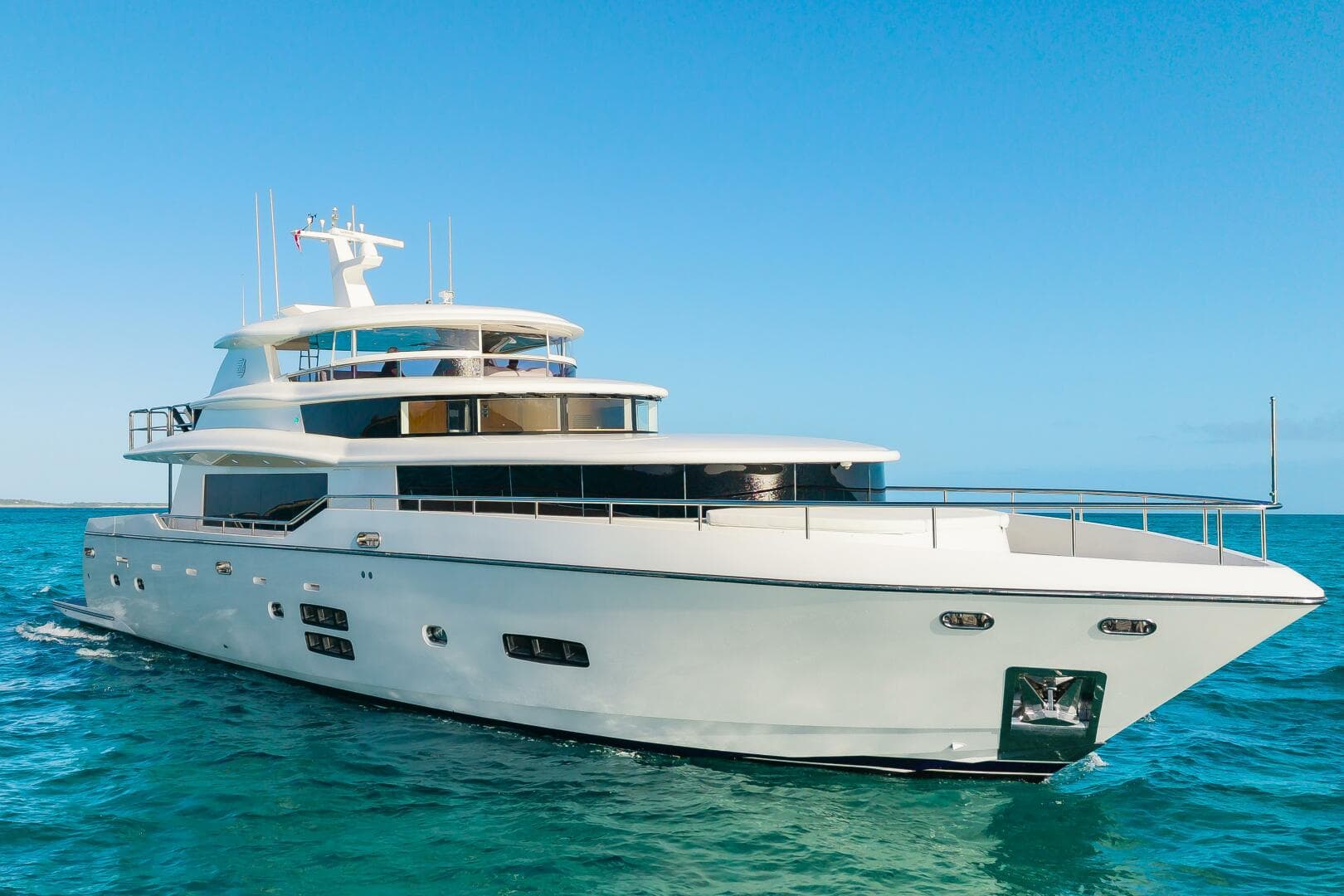 2017 Johnson 93 Flybridge — photo 2