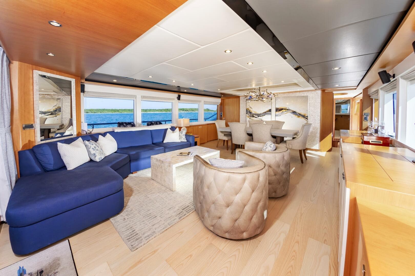 2017 Johnson 93 Flybridge — photo 28