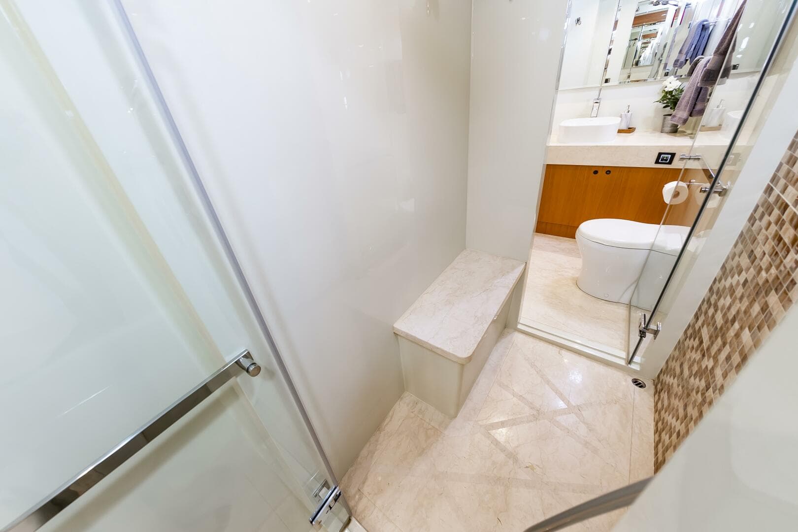 2017 Johnson 93 Flybridge — photo 74