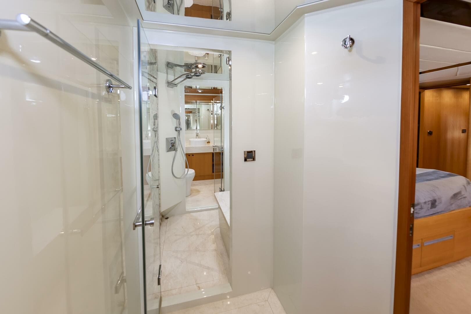 2017 Johnson 93 Flybridge — photo 71