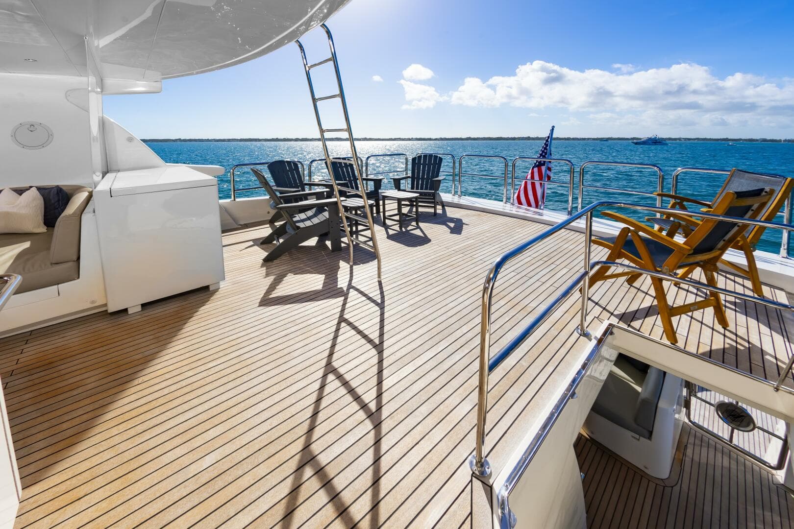 2017 Johnson 93 Flybridge — photo 19