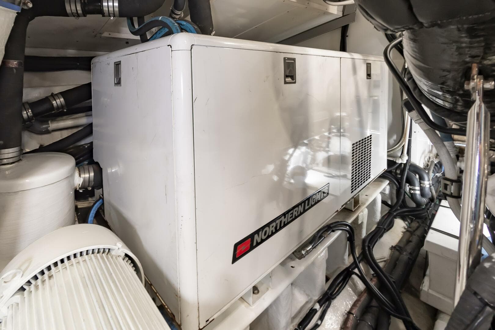 2017 Johnson 93 Flybridge — photo 112