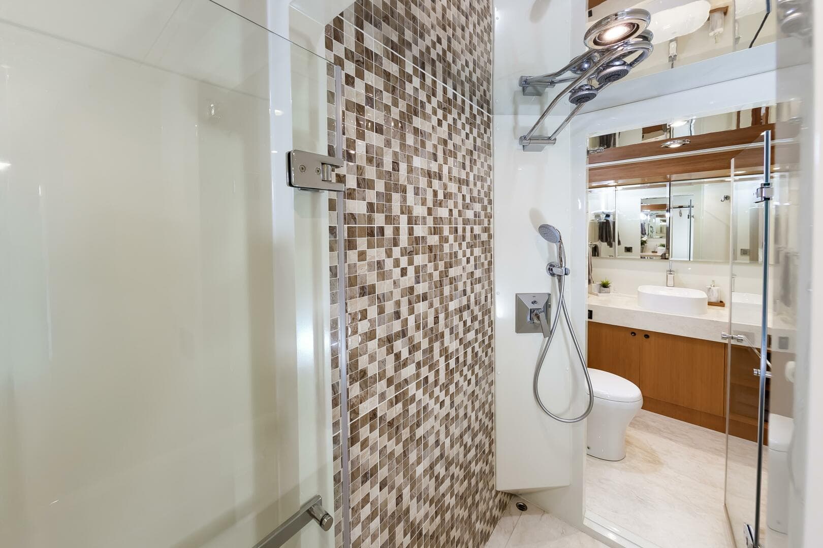 2017 Johnson 93 Flybridge — photo 73