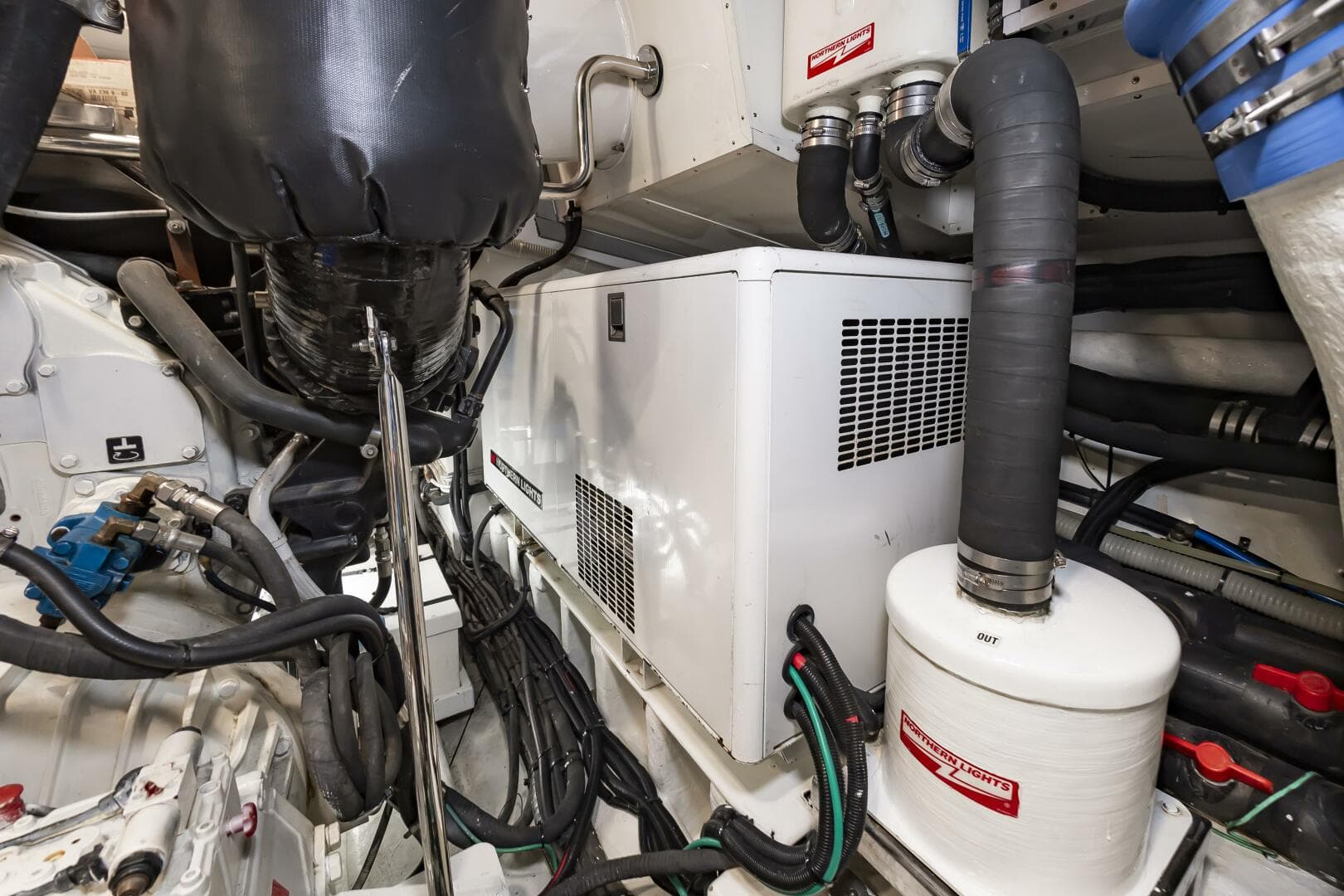 2017 Johnson 93 Flybridge — photo 115