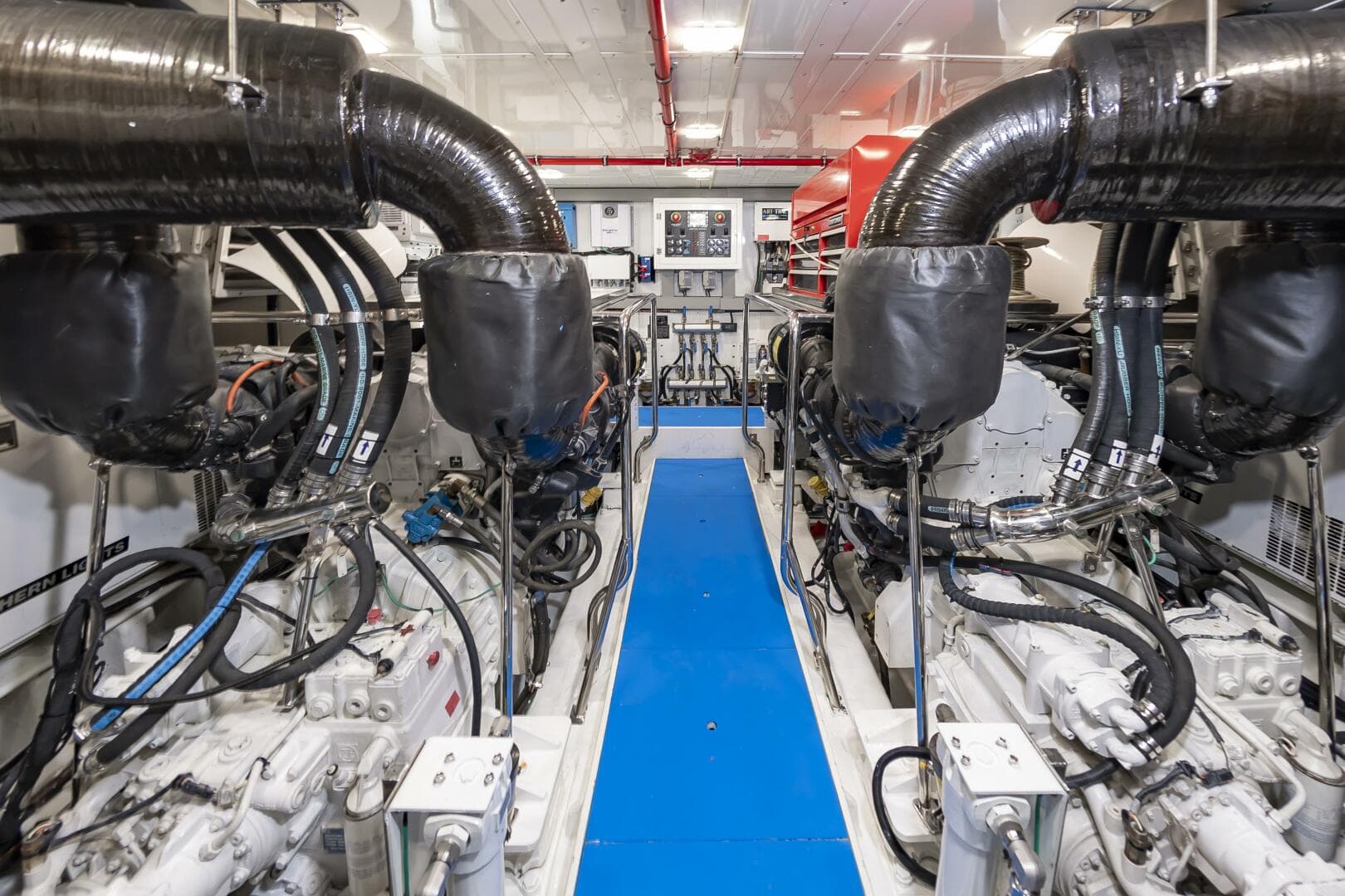 2017 Johnson 93 Flybridge — photo 109