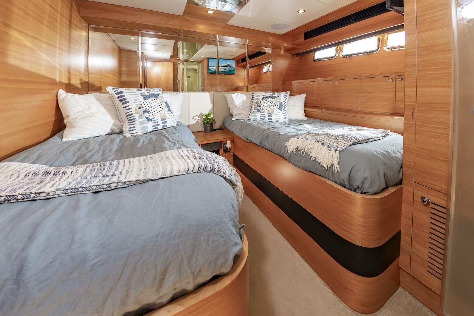 2017 Johnson 93 Flybridge — photo 85