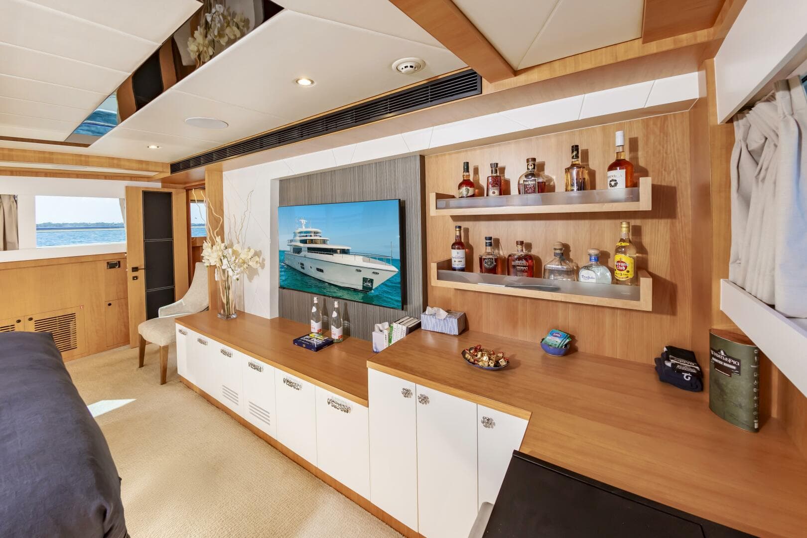 2017 Johnson 93 Flybridge — photo 50