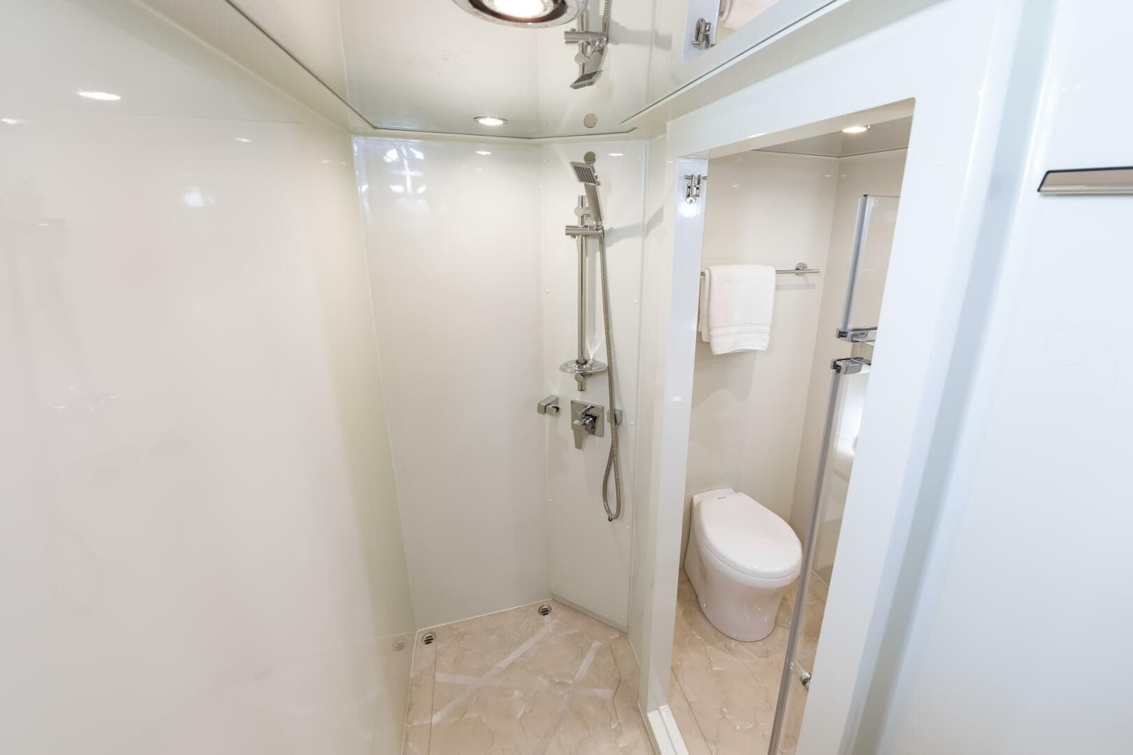 2017 Johnson 93 Flybridge — photo 80