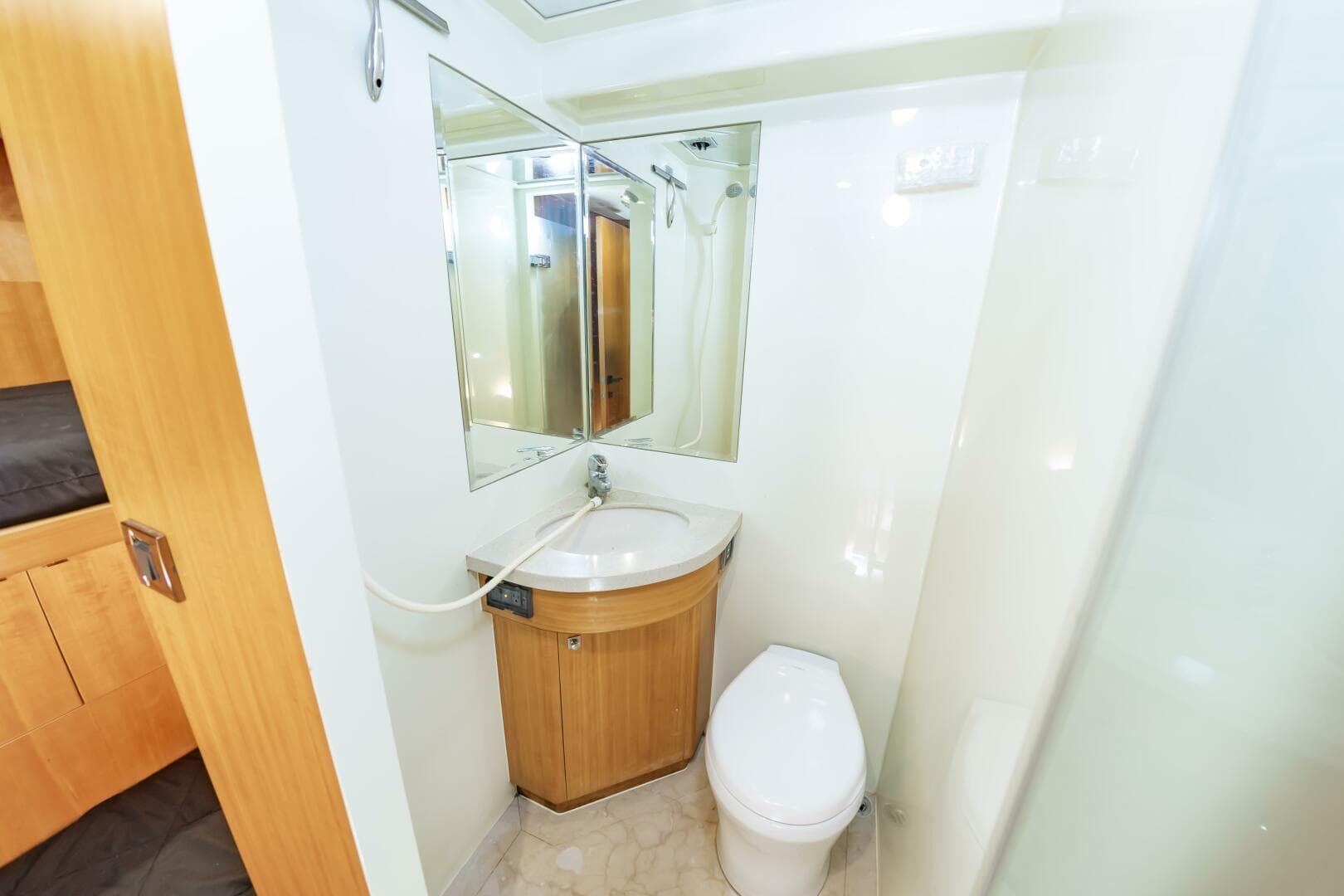 2017 Johnson 93 Flybridge — photo 98