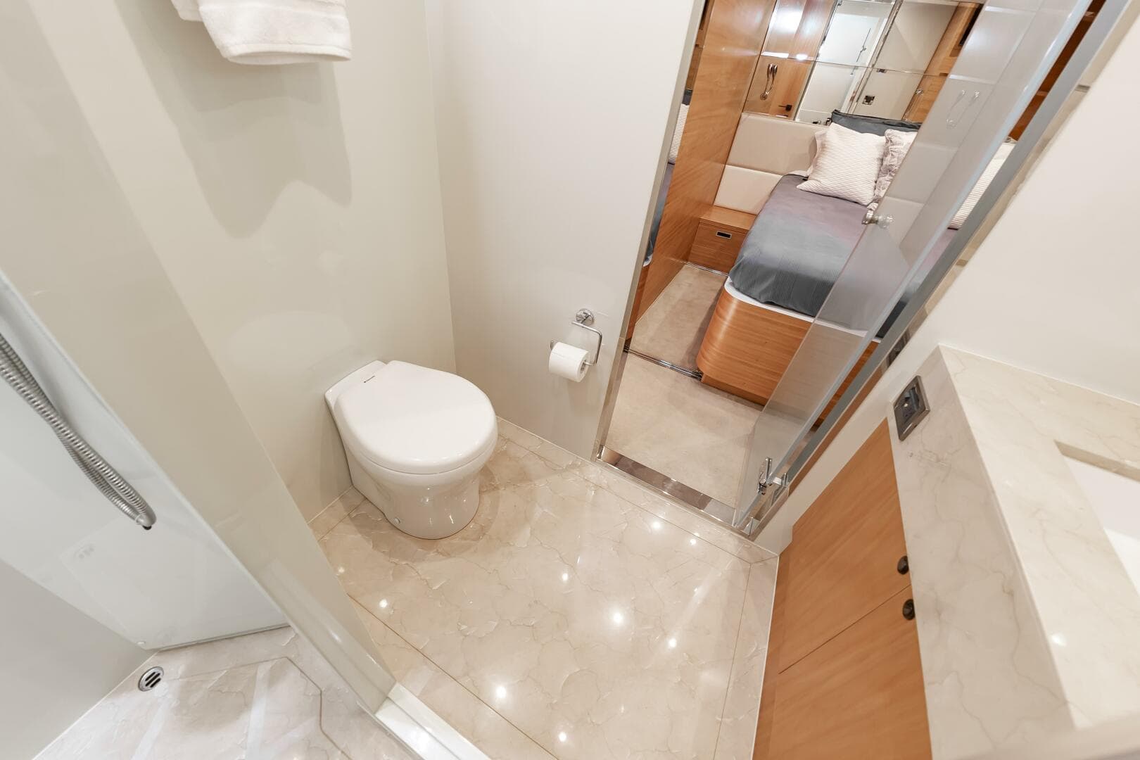 2017 Johnson 93 Flybridge — photo 84