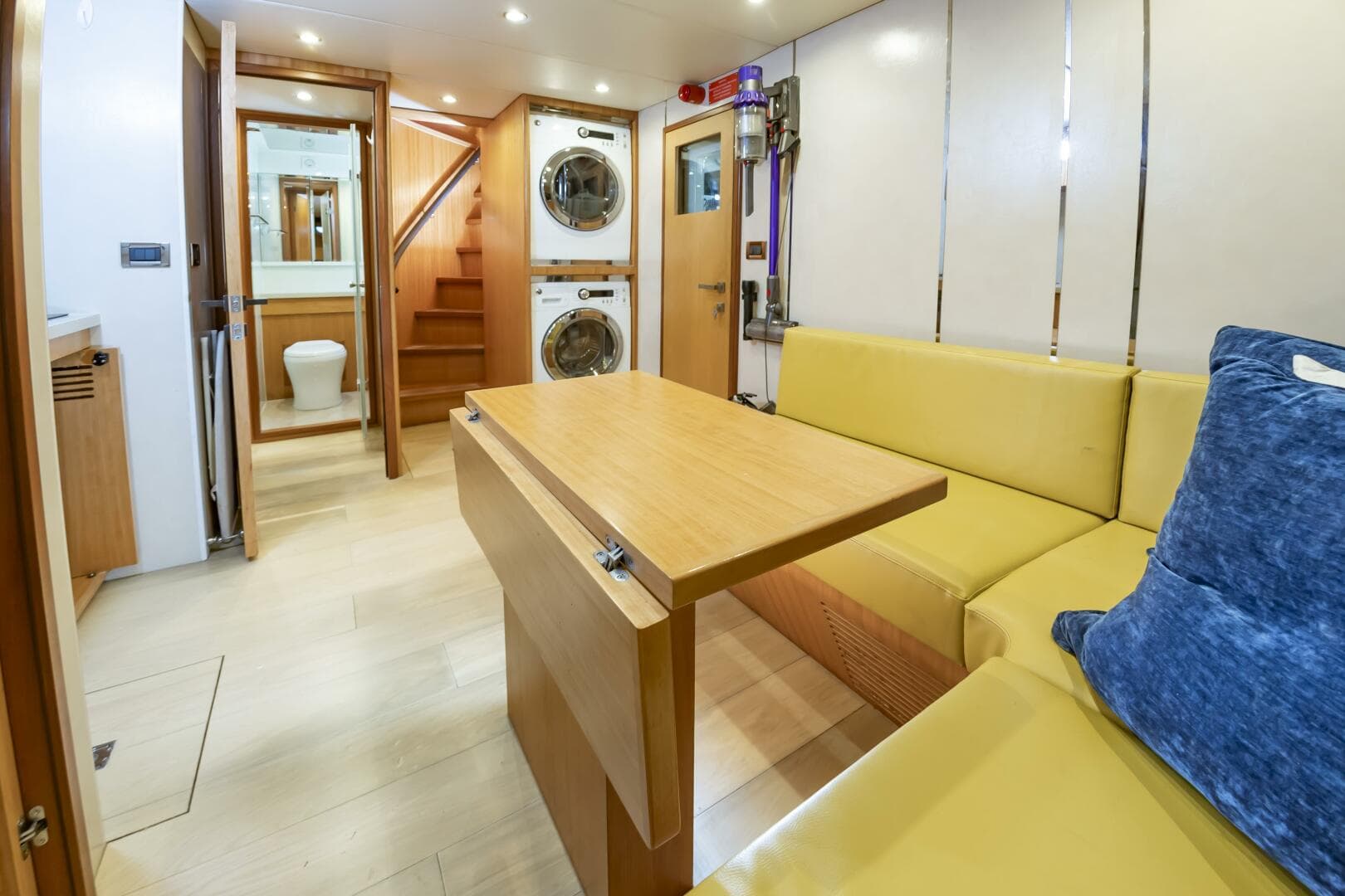 2017 Johnson 93 Flybridge — photo 100