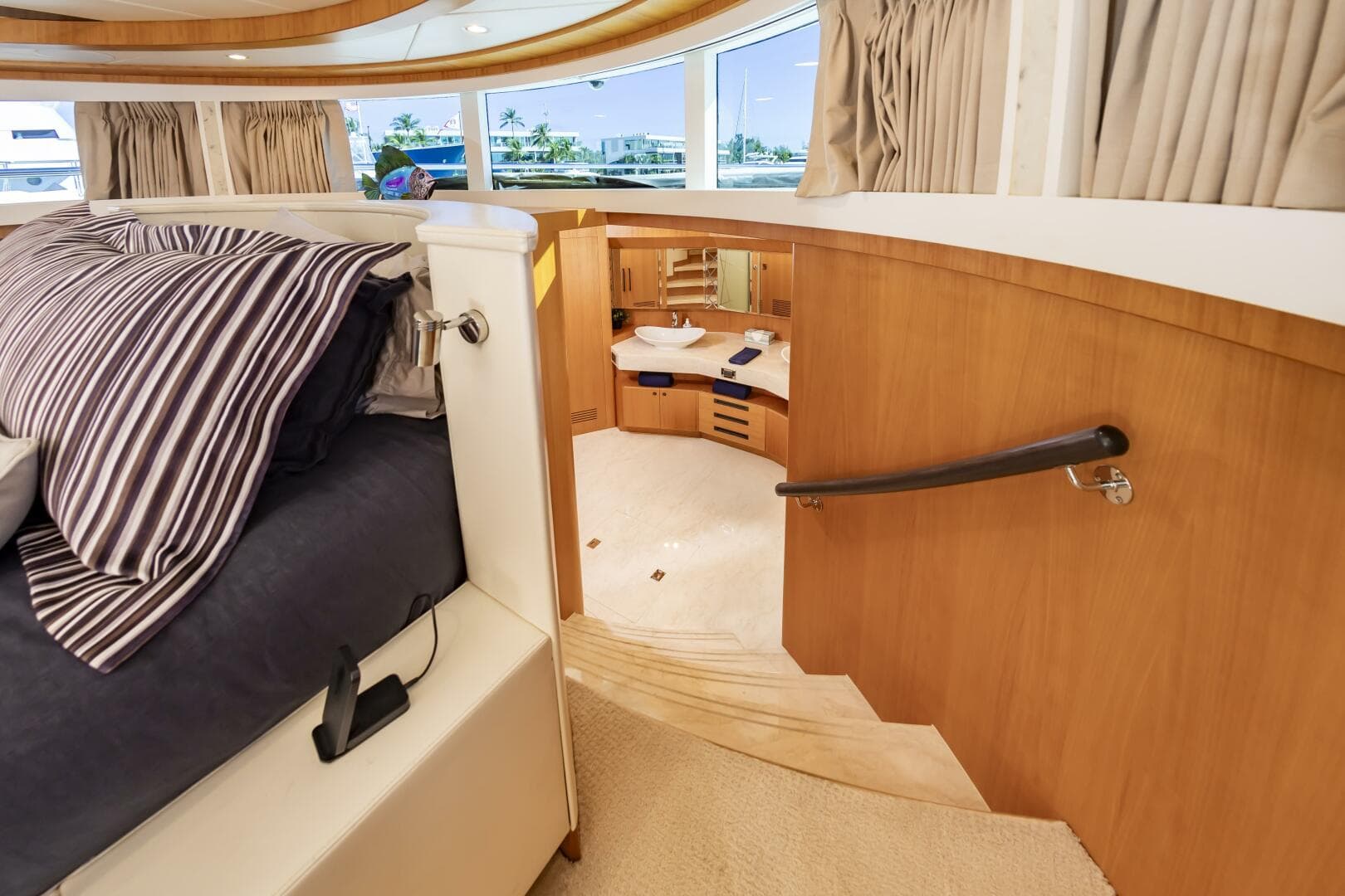 2017 Johnson 93 Flybridge — photo 53