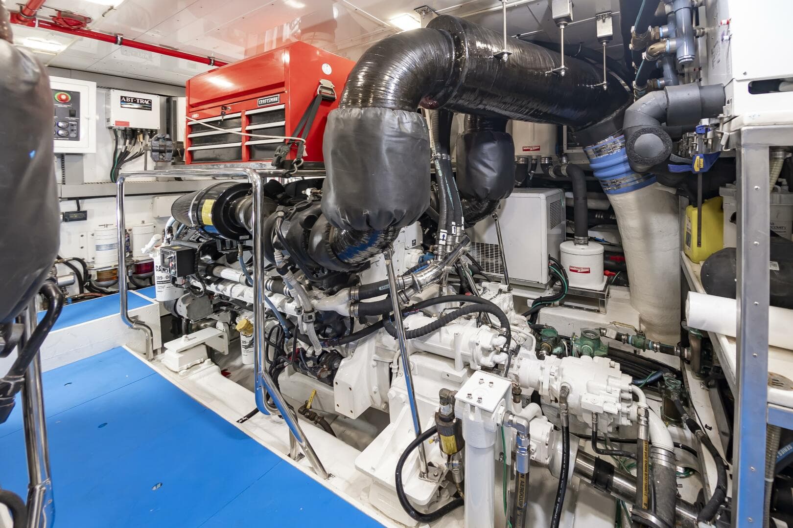 2017 Johnson 93 Flybridge — photo 110