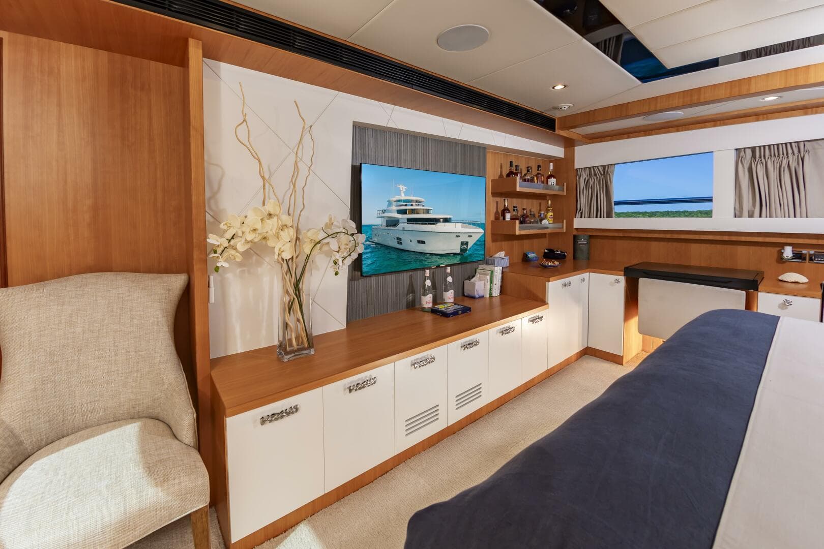 2017 Johnson 93 Flybridge — photo 52