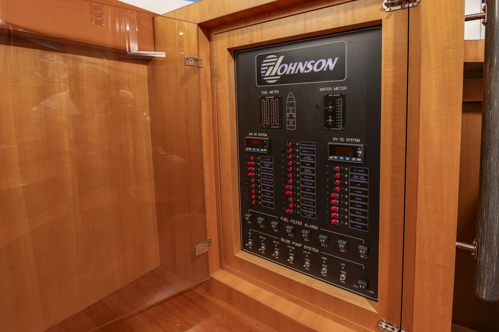 2017 Johnson 93 Flybridge — photo 45