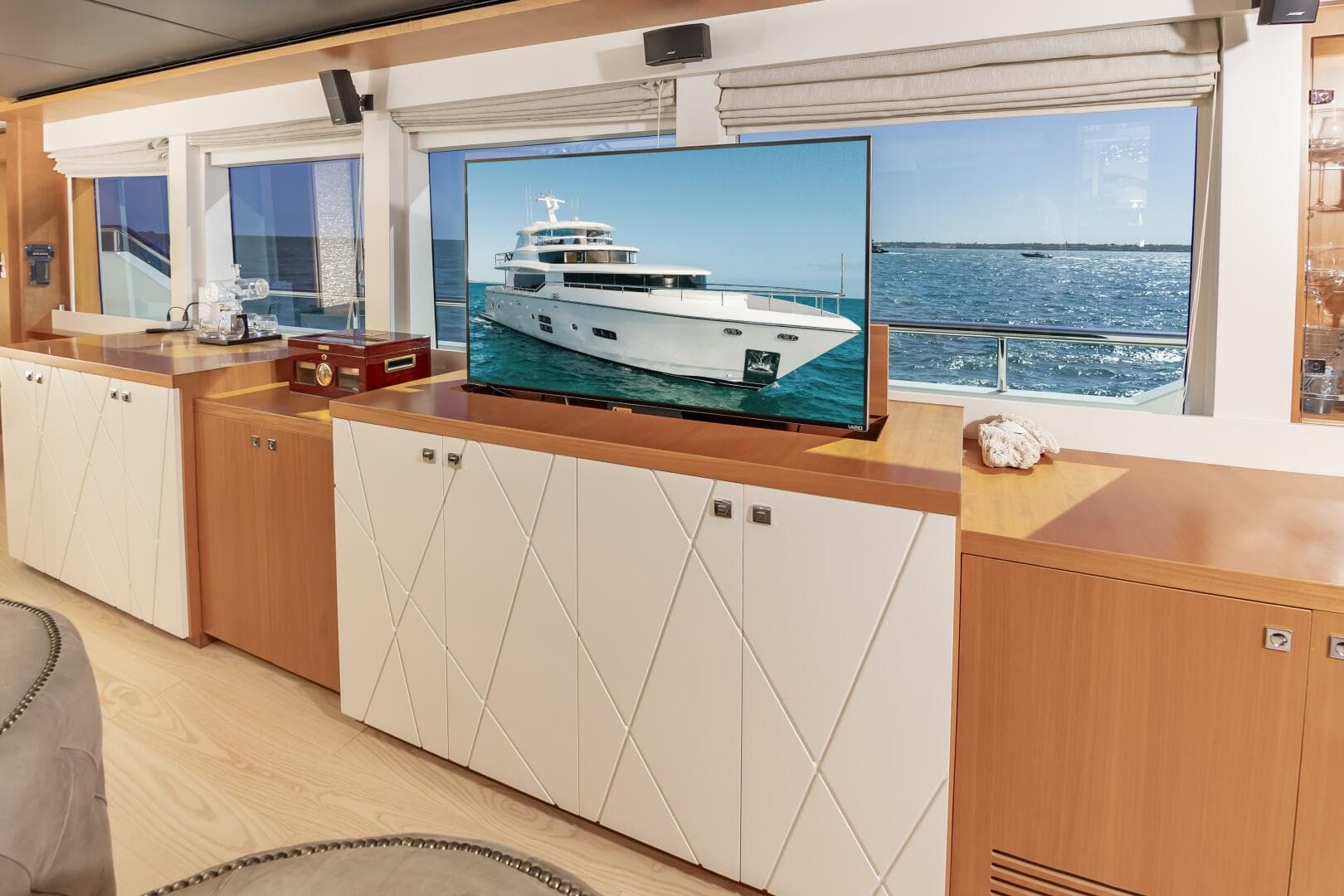 2017 Johnson 93 Flybridge — photo 34