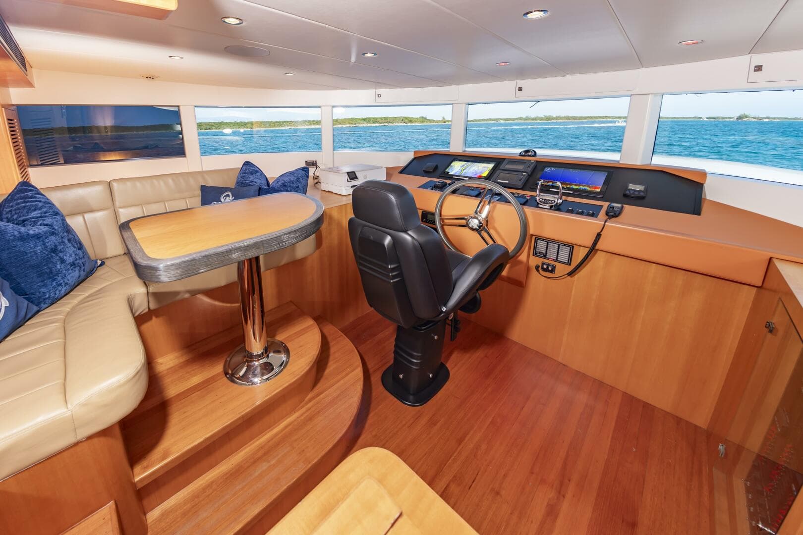 2017 Johnson 93 Flybridge — photo 41