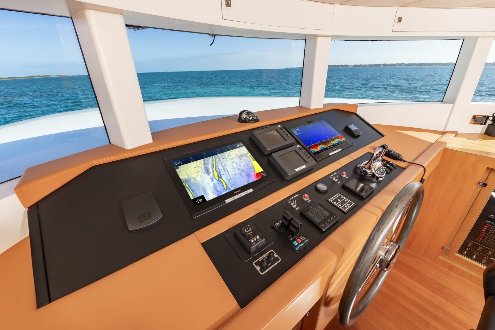 2017 Johnson 93 Flybridge — photo 43