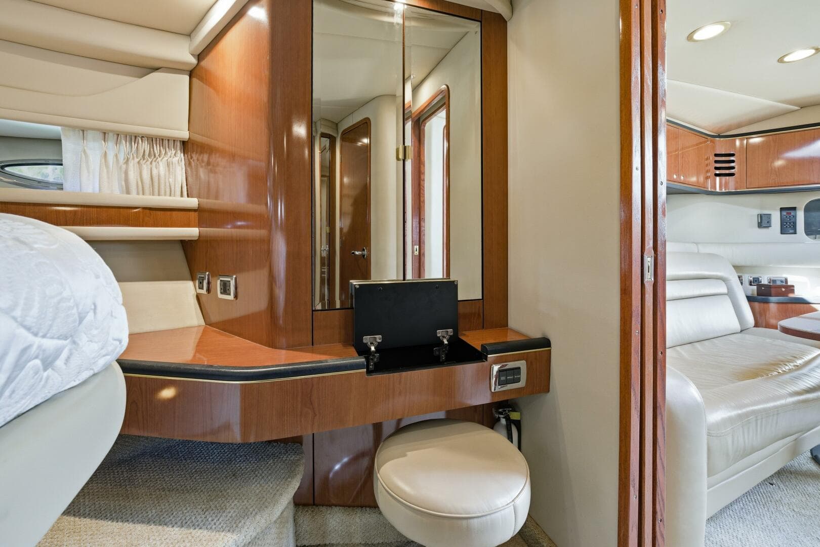 2002 Sea Ray 460 Sundancer — photo 36