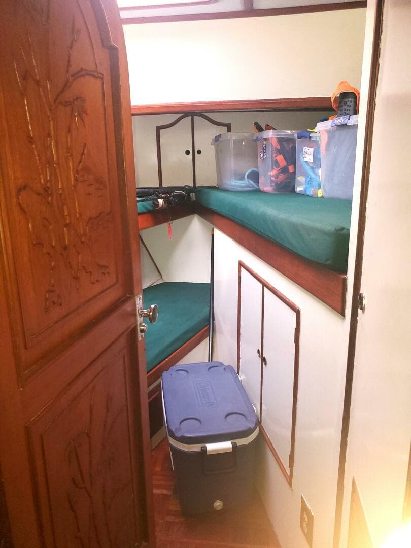 1981 Chb Sedan-Aft Cabin — photo 20