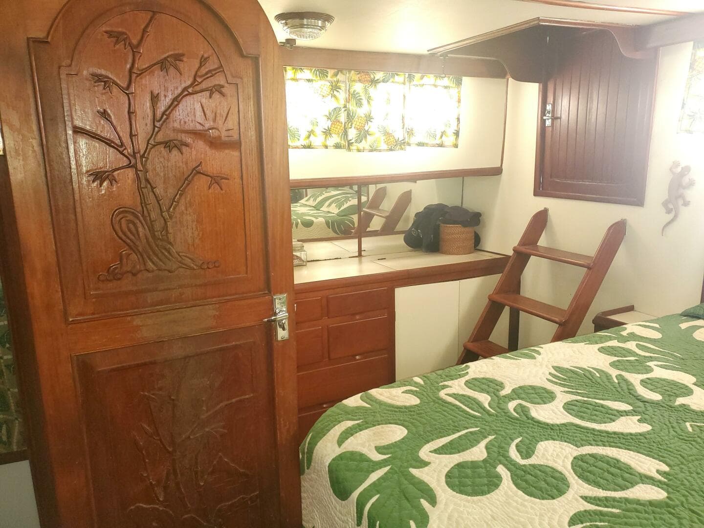 1981 Chb Sedan-Aft Cabin — photo 28