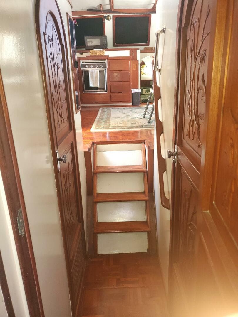 1981 Chb Sedan-Aft Cabin — photo 21