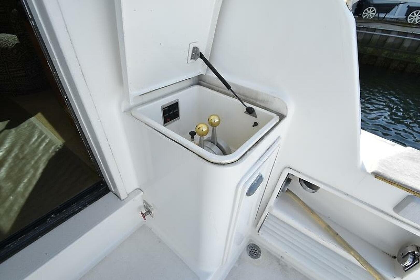 1997 Ocean 48 Convertible — photo 43