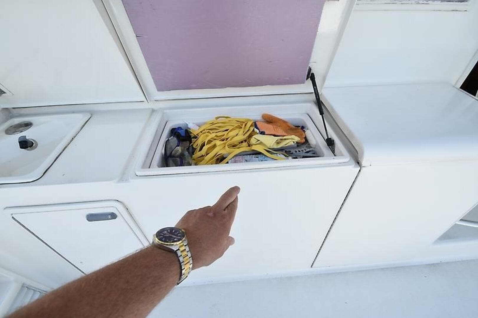 1997 Ocean 48 Convertible — photo 47