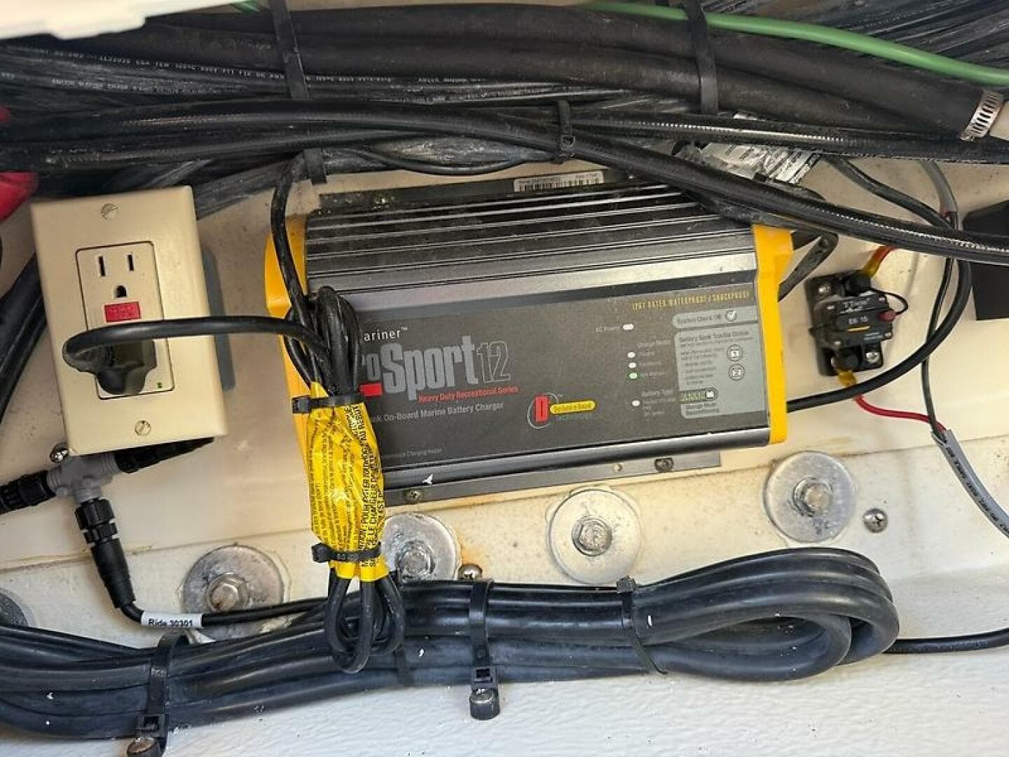 2018 Islander 27 Islander Hardback — photo 41