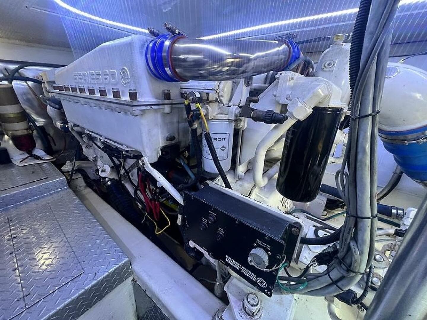 2000 Ocean Yachts 48 Convertible — photo 46