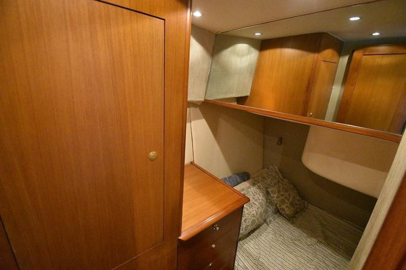 2000 Ocean Yachts 48 Convertible — photo 20