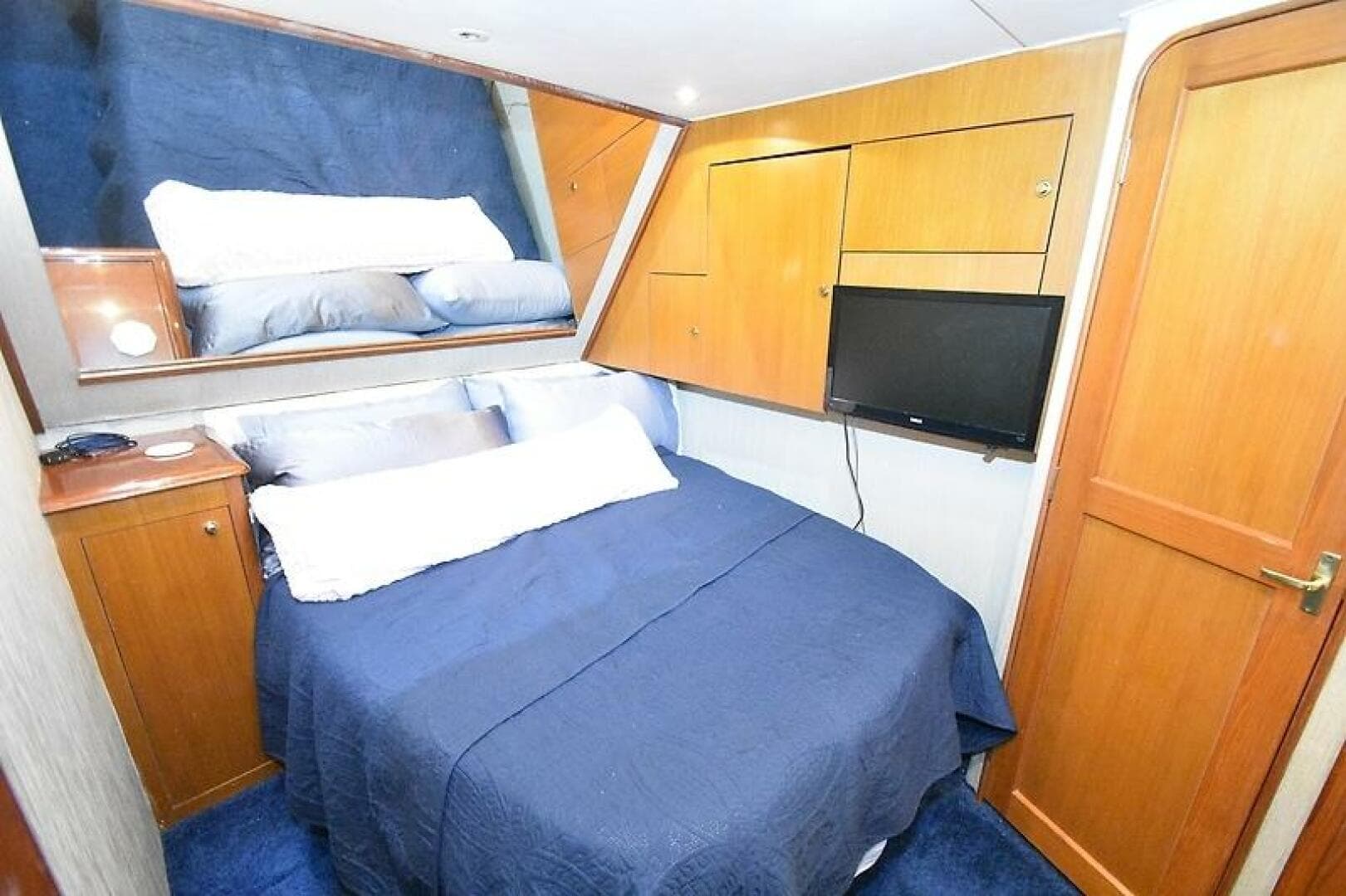 2000 Ocean Yachts 48 Convertible — photo 24