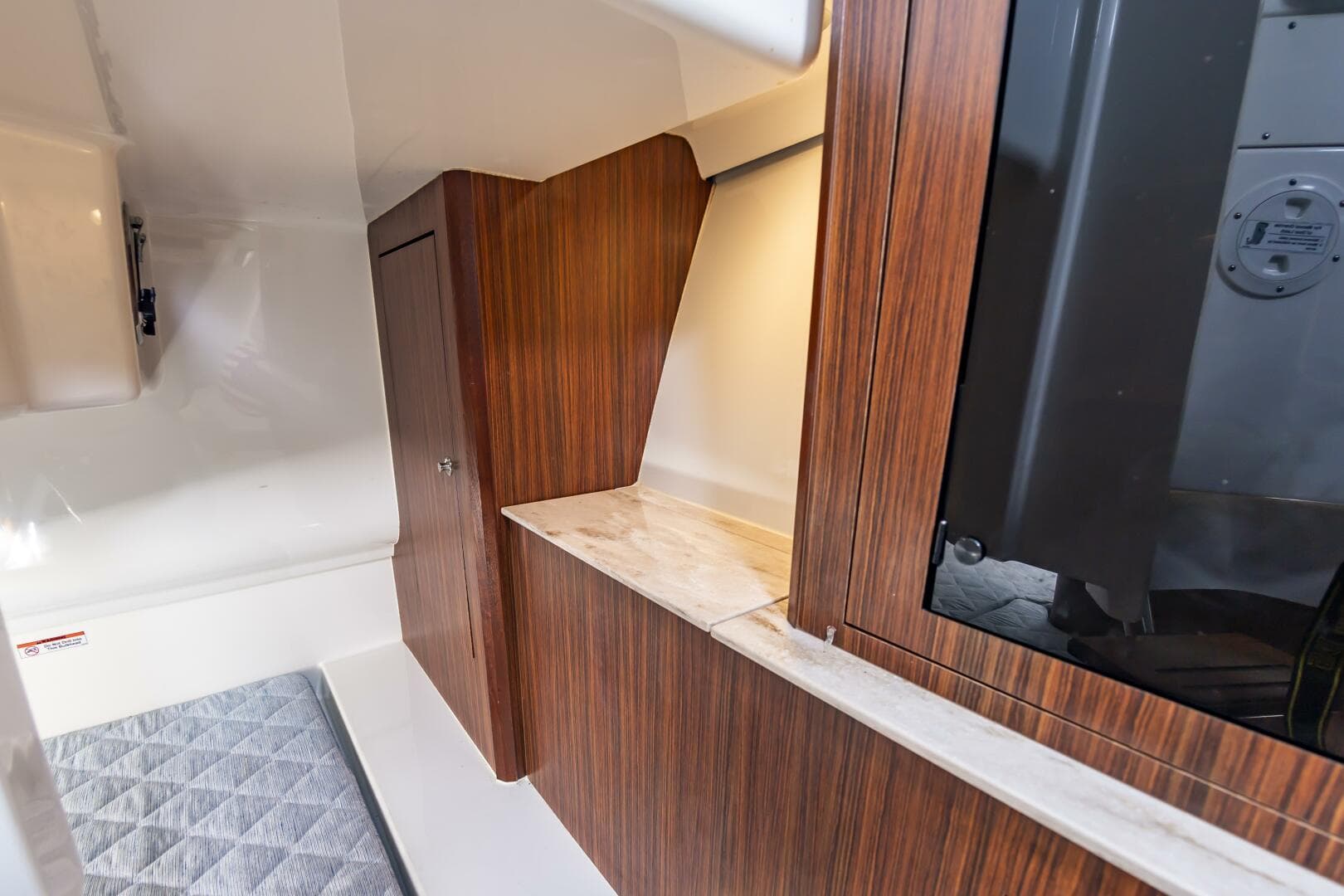 2020 Pursuit DC 365 Dual Console — photo 38