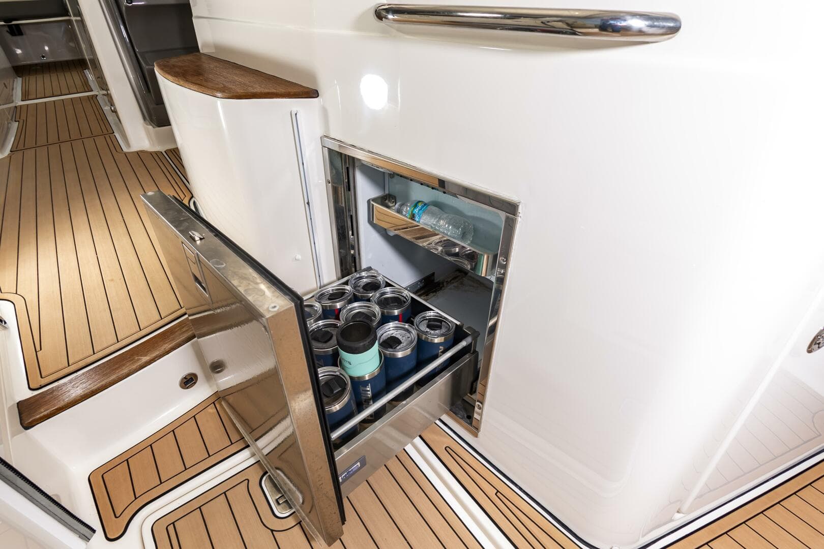 2020 Pursuit DC 365 Dual Console — photo 21