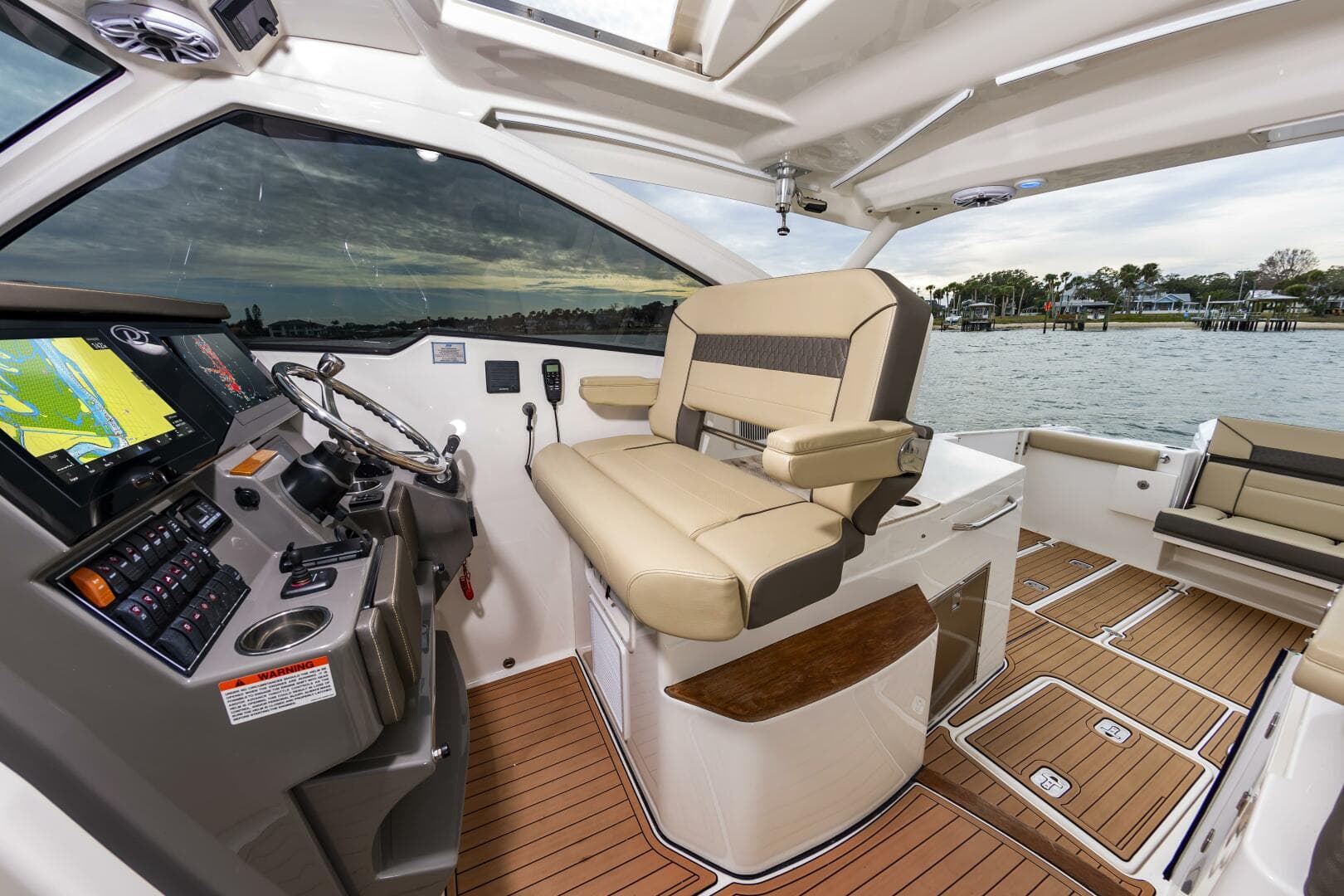 2020 Pursuit DC 365 Dual Console — photo 25