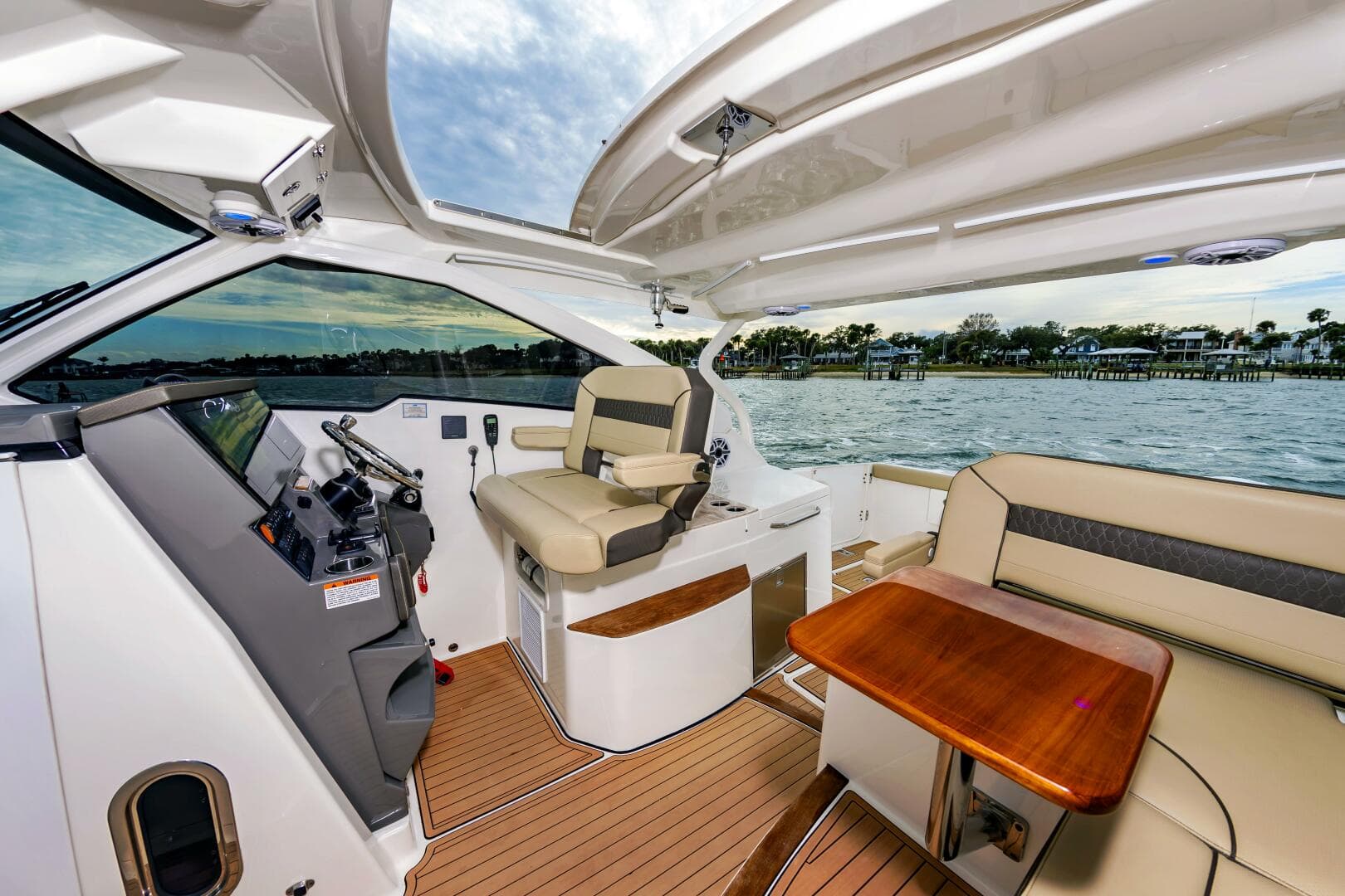 2020 Pursuit DC 365 Dual Console — photo 24